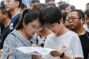 主持人：切尔西球员就像庆祝欧冠夺冠一样，可这只是布莱顿